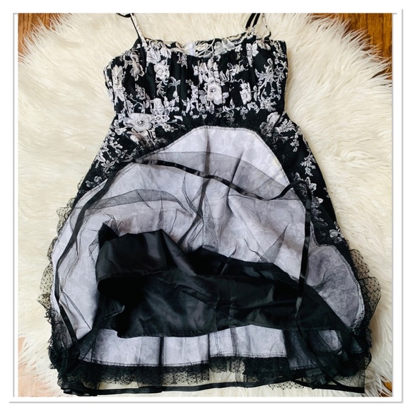 Voodoo Vixen Pin Up Dress Black White Floral Polka Dot Lace Trim Size XL - Picture 2 of 12